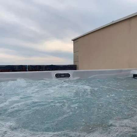 Olive Oasis Penthouse With Jacuzzi Апартаменты Задар