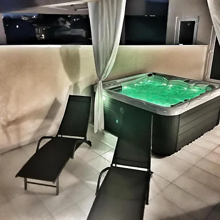 Olive Oasis Penthouse With Jacuzzi Апартаменты *